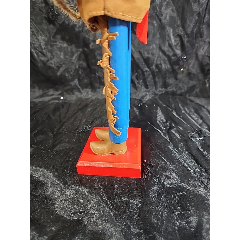 nut cracker of the west ,cowboy with his rope - Picture 6 of 9